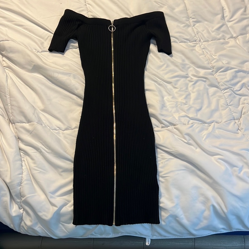 Off shoulders dress